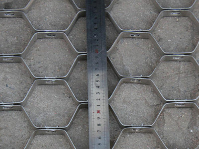 龜甲網(wǎng)生產(chǎn)廠家-龜甲網(wǎng)用錨固釘如何使用